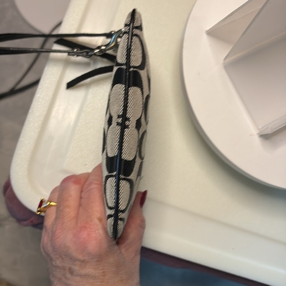 Coach  wristlet  pouch  signature canvas/black patent and smooth leather excelle - Picture 7 of 11